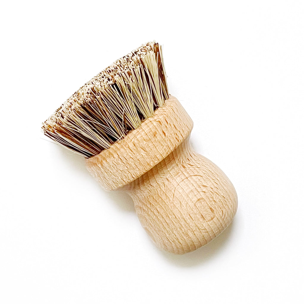 Twig-and-feather-pot-and-pan-brush-eco-friendly