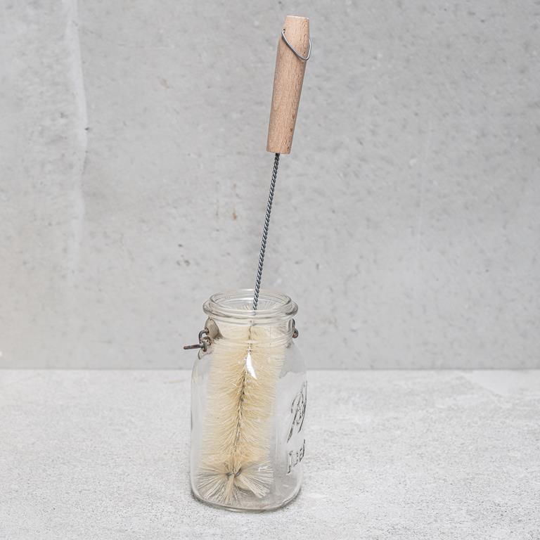 Twig and Feather ecofriendly bottle brush with wooden handle for cleaning