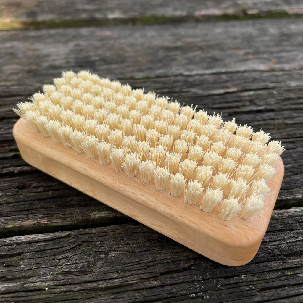 Twig-and-feather-gardeners-nail-brush-wood
